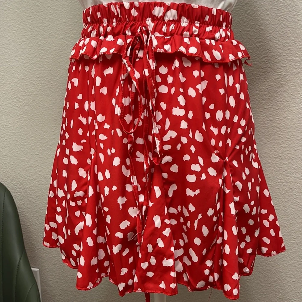 Red and white skirt - Picture 6 of 12